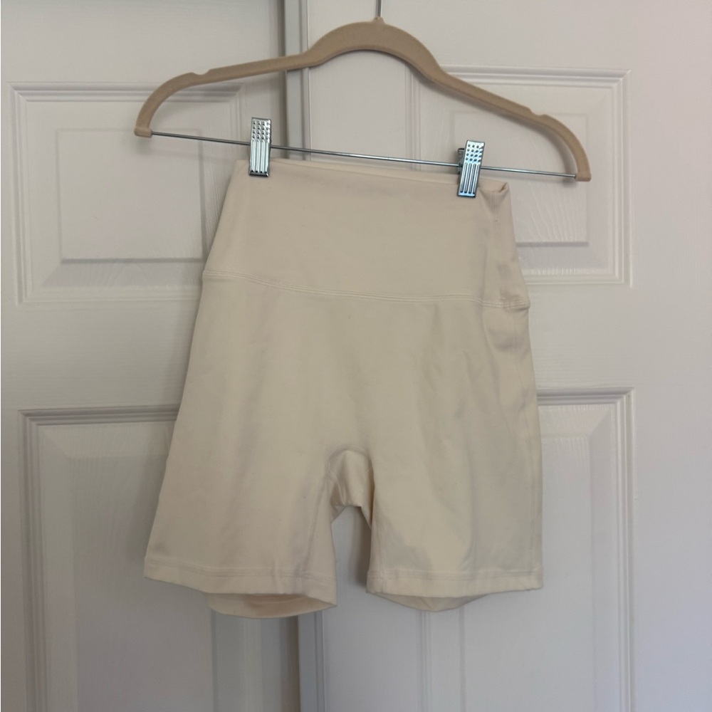 SET Active Women's Cream Bike Shorts